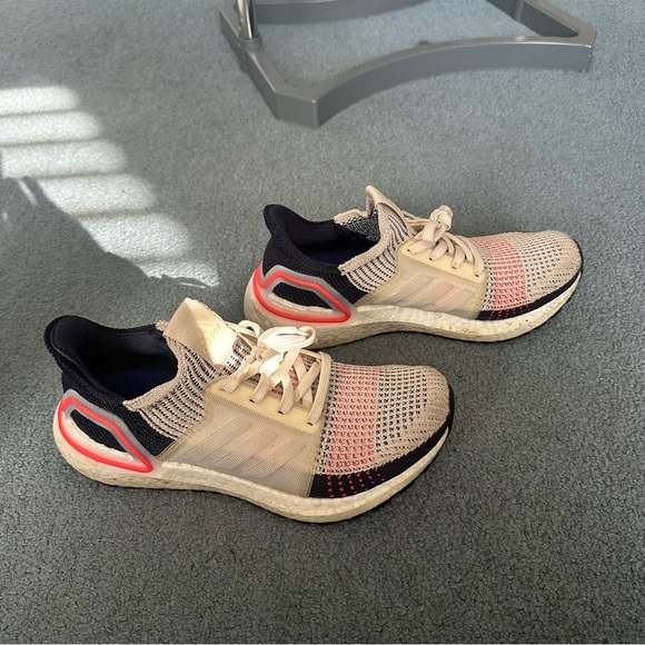 Adidas Ultraboost - Picture 2 of 7